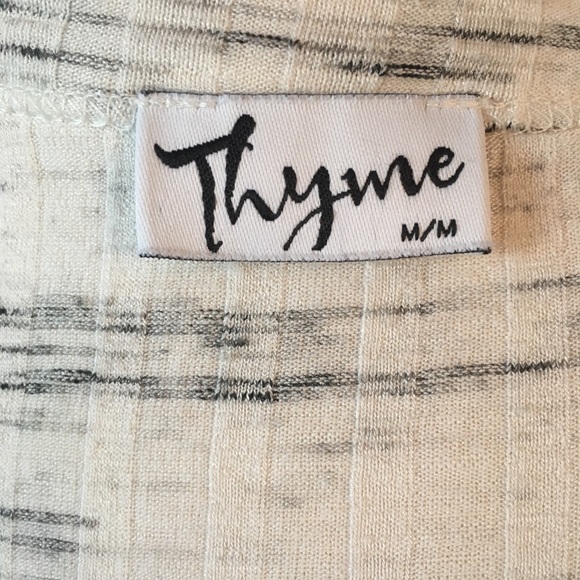 3 / $25 Long sleeved THYME maternity top - Picture 5 of 5